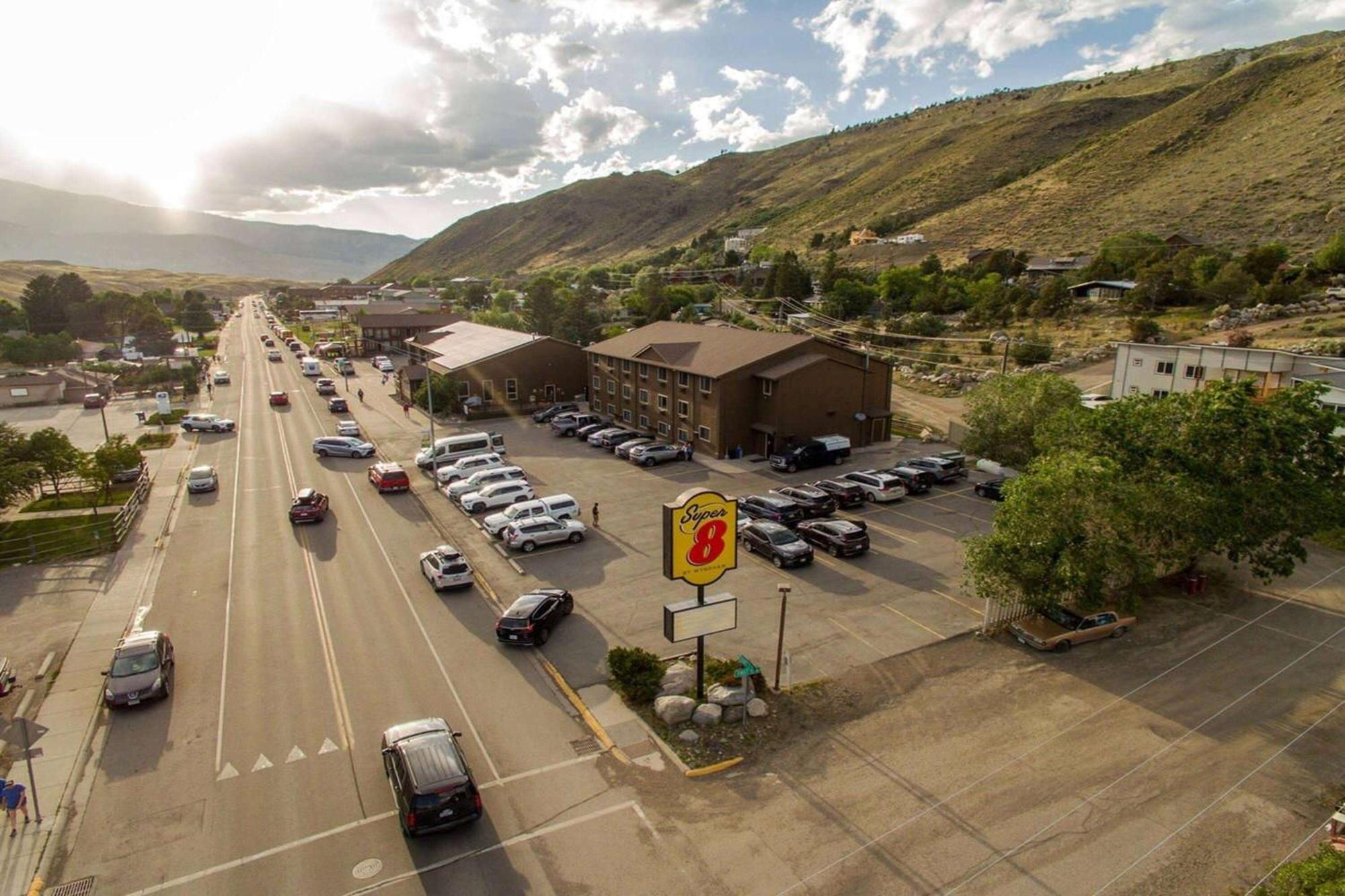 Super 8 By Wyndham Gardiner/Yellowstone Park Area Εξωτερικό φωτογραφία