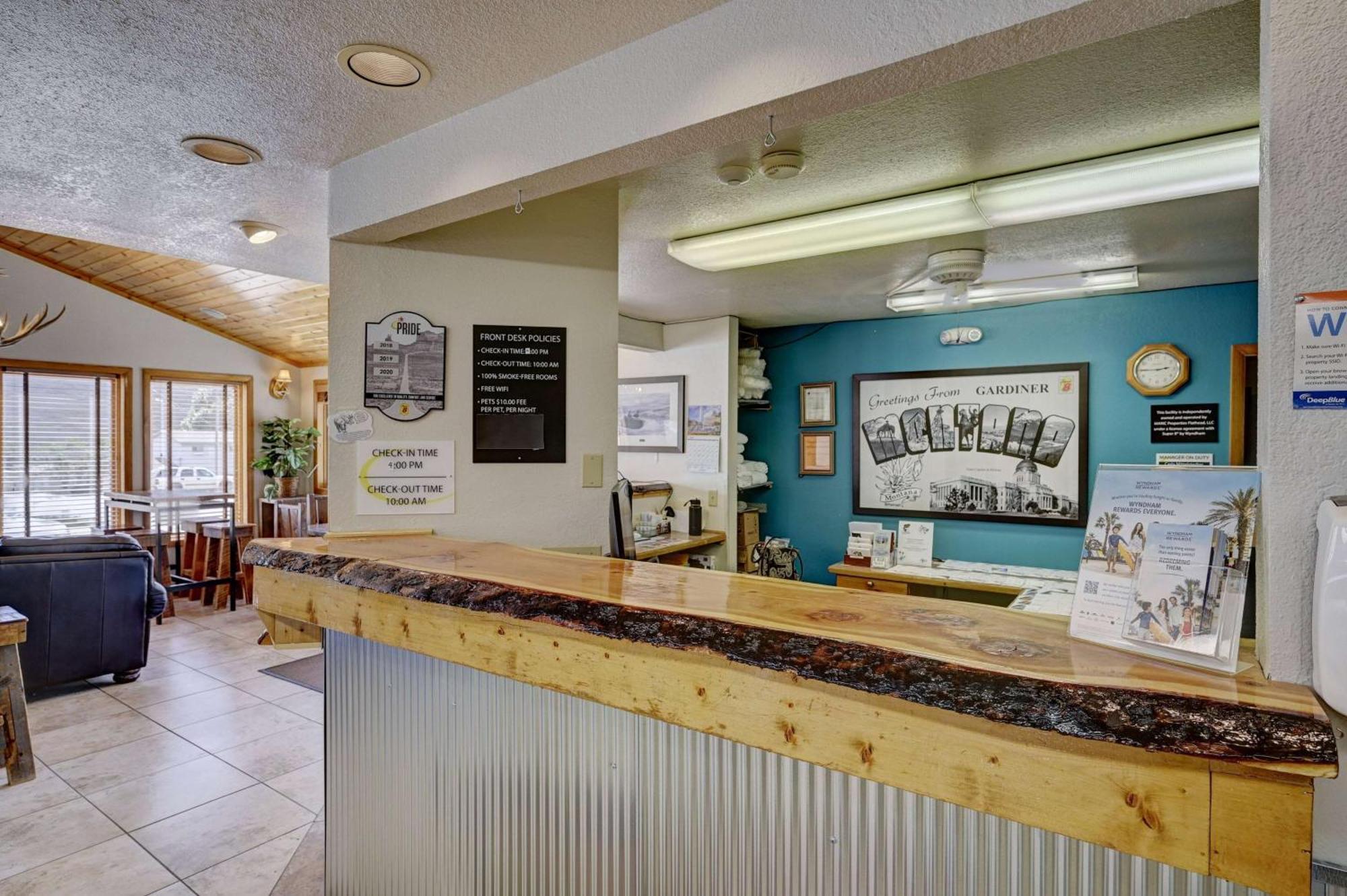 Super 8 By Wyndham Gardiner/Yellowstone Park Area Εξωτερικό φωτογραφία