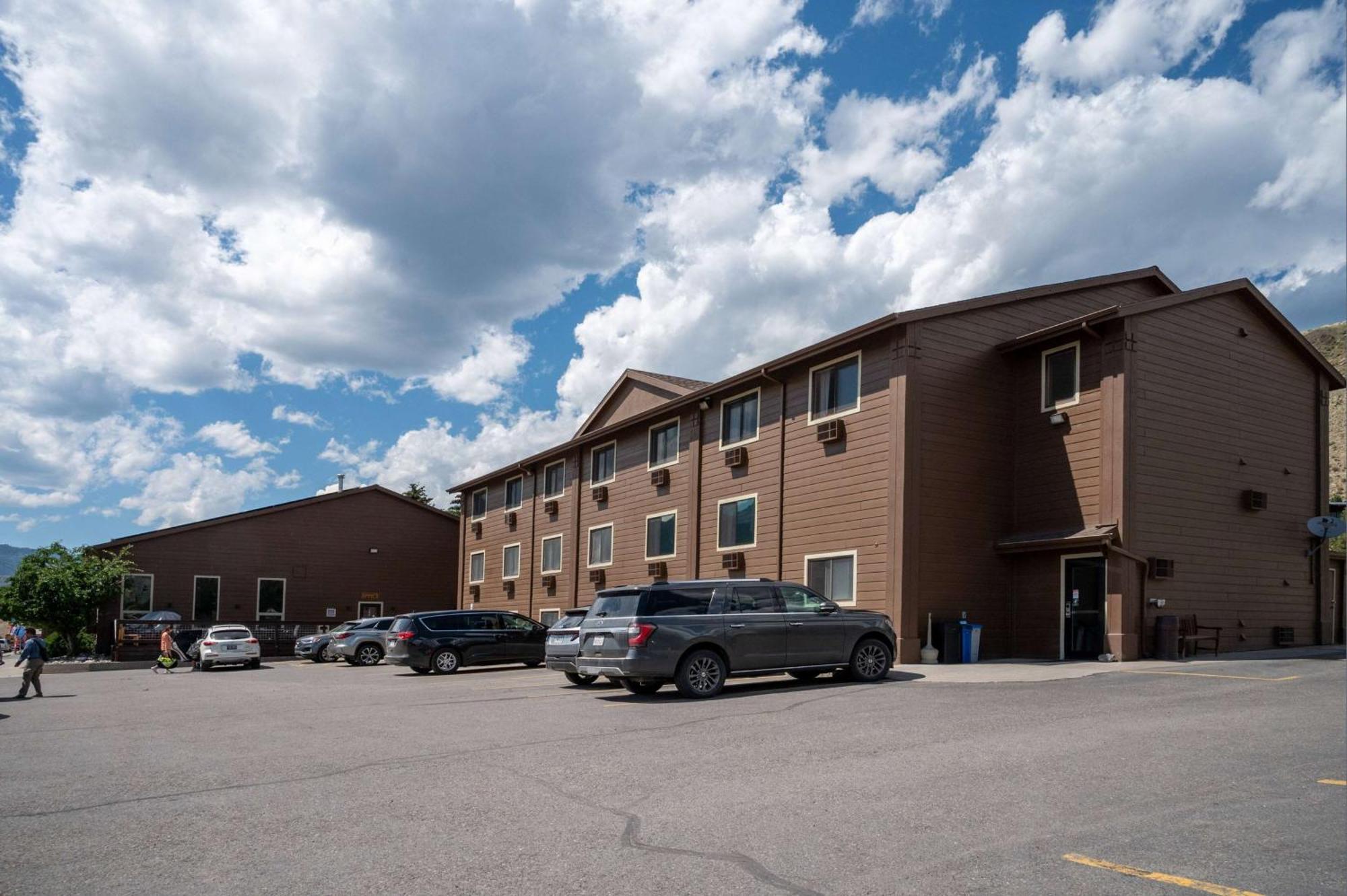 Super 8 By Wyndham Gardiner/Yellowstone Park Area Εξωτερικό φωτογραφία