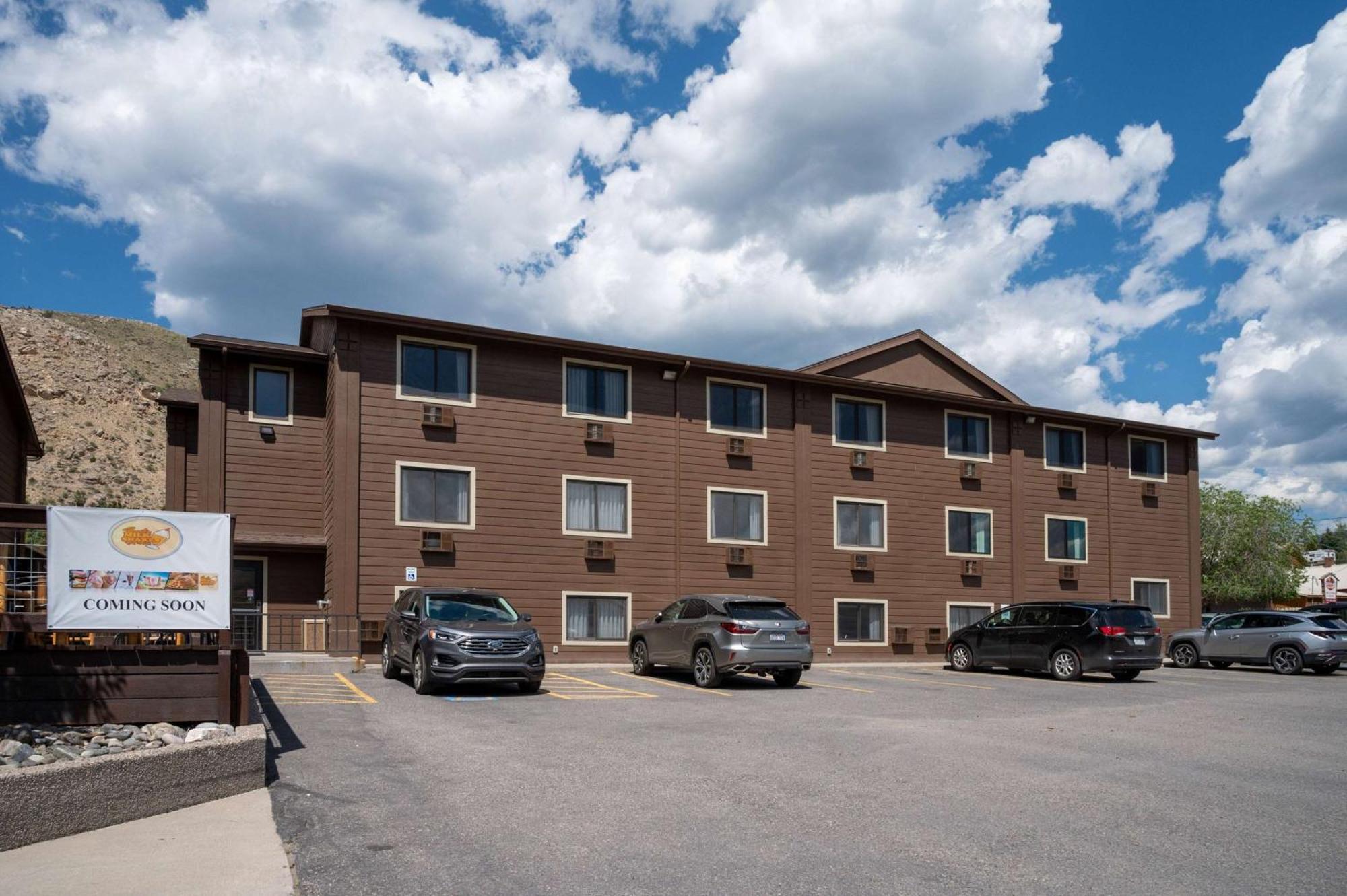 Super 8 By Wyndham Gardiner/Yellowstone Park Area Εξωτερικό φωτογραφία